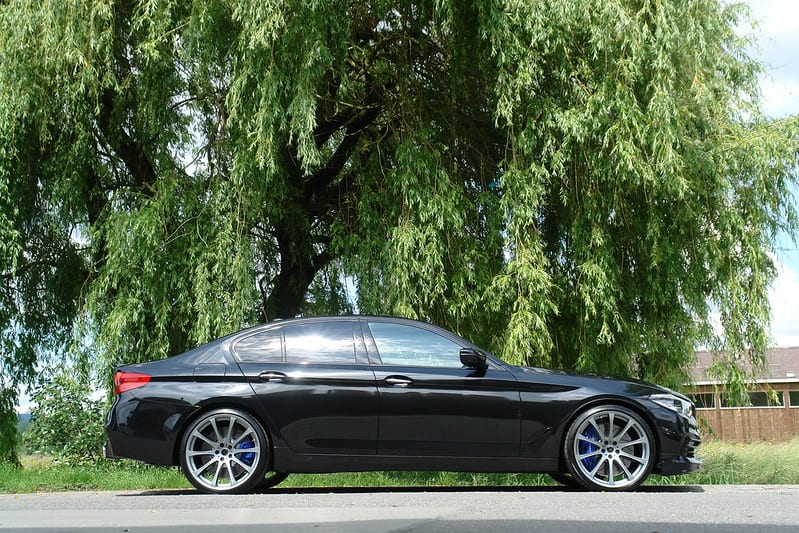 BMW G31 5 Series Touring LCI 520d xDrive specs, dimensions